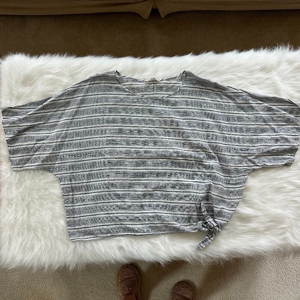 Lightweight Striped Tie-Hem Top in Gray and White